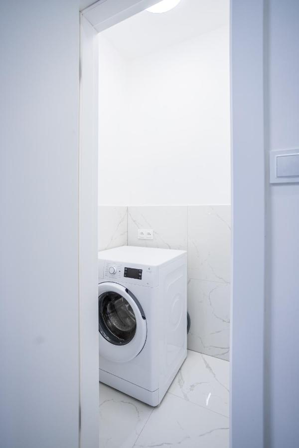 Flatbook - City Center Apartments Zabi Kruk Гданск Екстериор снимка